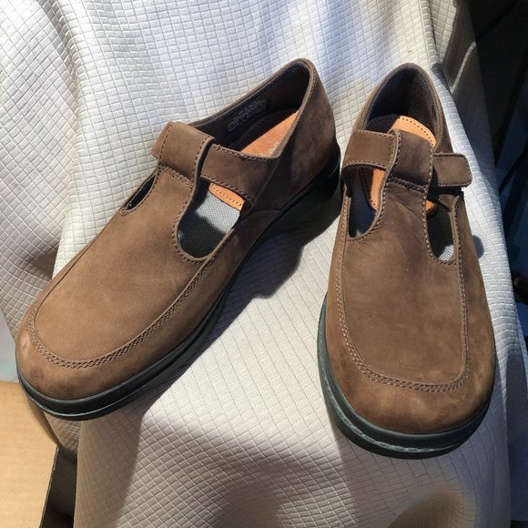 Easy Spirit Shoes - Easyspirits women Brown Nubuck Velcro, 7.5W